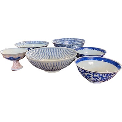 Lot 303 - A group of five Chinese bowls with blue and...