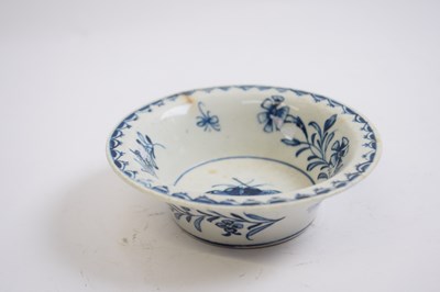 Lot 426 - Lowestoft porcelain patty pan with blue and...