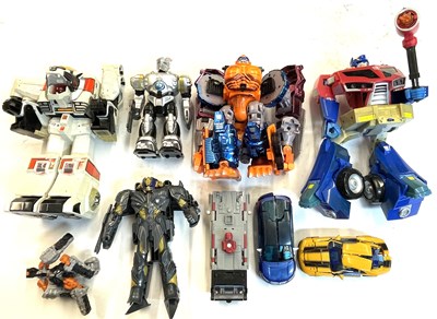 Lot 179 - A mixed lot of retro plastic action figures to...