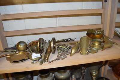 Lot 553 - Mixed Lot: Various assorted brass wares to...