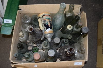 Lot 589 - Box of vintage bottles
