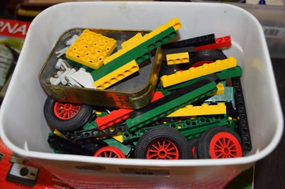 Lot 668 - Box of plastic construction toys