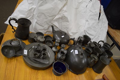 Lot 700 - Mixed Lot: Various 19th Century pewter...