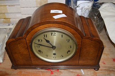 Lot 708 - Early 20th Century mantel clock in arched case