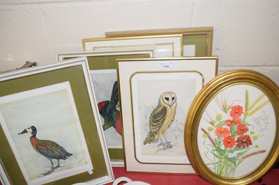 Lot 714 - Mixed Lot: Assorted pictures, flowers and bird...