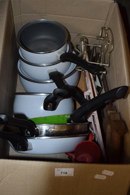 Lot 718 - One box of various assorted kitchen wares