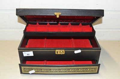 Lot 82 - Modern jewellery box
