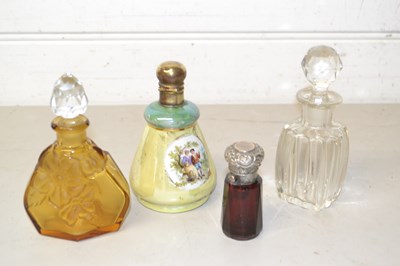 Lot 130 - Mixed Lot: Various assorted scent bottles
