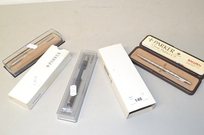 Lot 148 - Modern boxed Parker pens