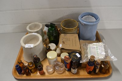 Lot 176 - Mixed Lot: Various small chemists bottles,...