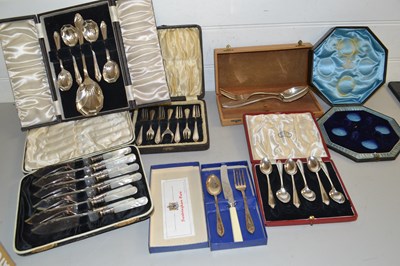 Lot 183 - Box of various assorted cased cutlery
