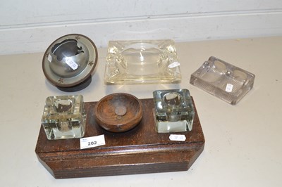 Lot 202 - Mixed Lot: Various assorted ashtrays, ink well...