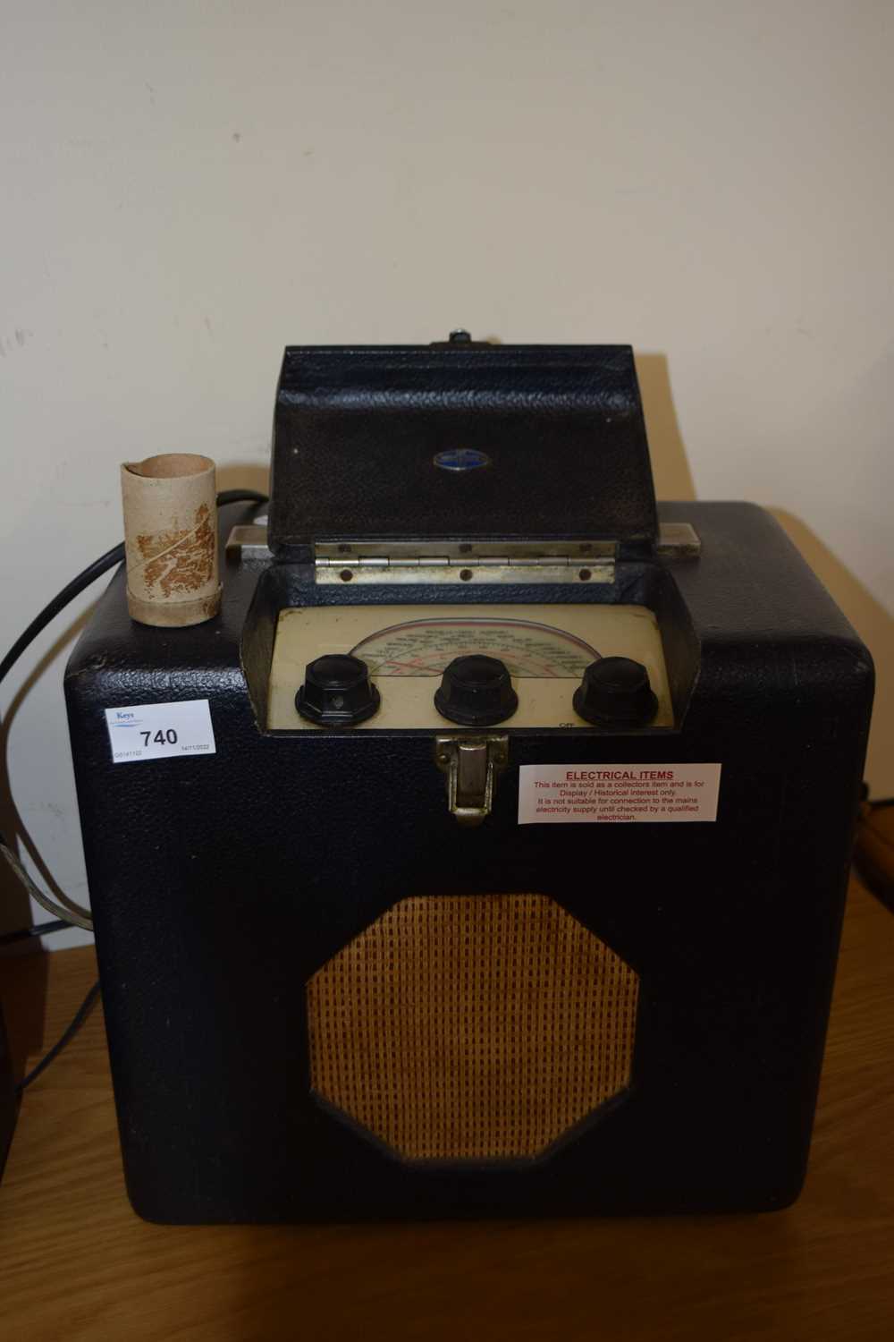 Lot 740 - Vintage Roberts radio