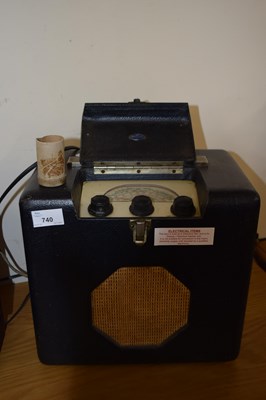 Lot 740 - Vintage Roberts radio