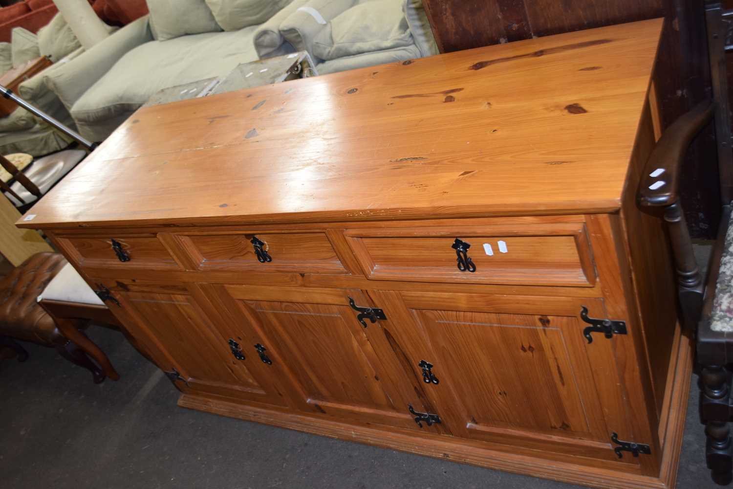 Lot 862 - Modern pine three door sideboard