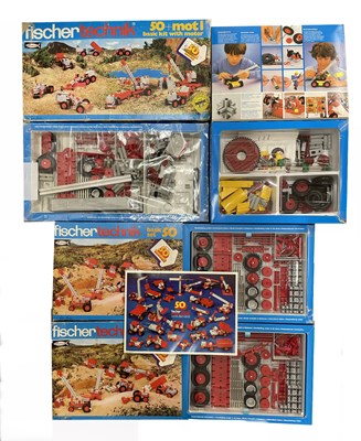 Lot 73 - A mixed lot of Fischer Technik sets in...