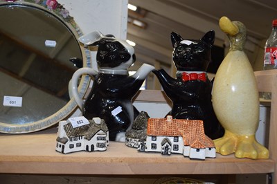 Lot 652 - Mixed Lot:  Novelty teapot, Tey pottery...