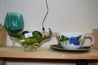 Lot 662 - Mixed Lot: Art Glass bowl, oversized cup and...