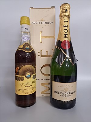 Lot 55 - 1 Bt NV Moet & Chandon Brut Imperial Champagne...