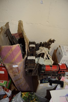 Lot 689 - Mixed Lot: 0 gauge model railway track,...