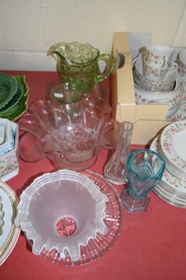 Lot 712 - Mixed Lot: Assorted glass wares to include...