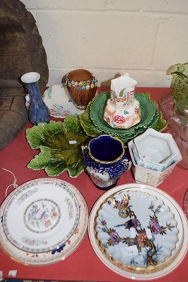 Lot 713 - Mixed Lot: Ceramics to include a range of leaf...