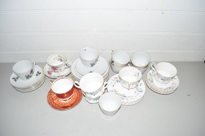 Lot 26 - Mixed lot of tea wares to include Royal Albert...