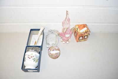 Lot 75 - Mixed Lot: Glass owl, glass mushroom, glass...