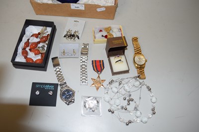 Lot 141 - Box of various assorted costume jewellery,...