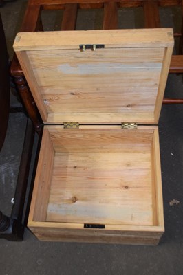 Lot 834 - Small pine case