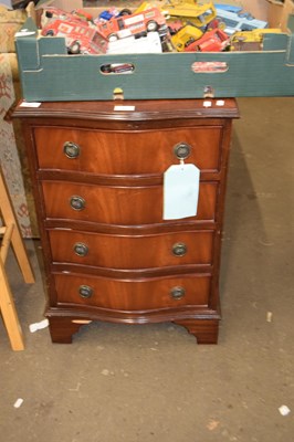 Lot 981 - Reproduction serpentine front four drawer chest