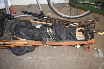 Lot 890 - Mixed Lot: Various golf clubs, fishing rods,...