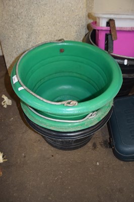 Lot 905 - Plastic horse feed buckets