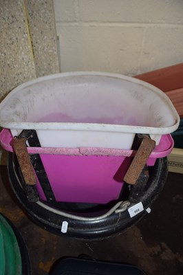 Lot 908 - Plastic horse feed buckets plus clip on feeders