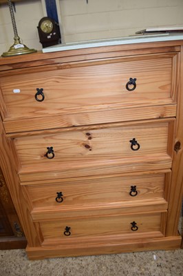 Lot 270 - Modern pine four drawer chest