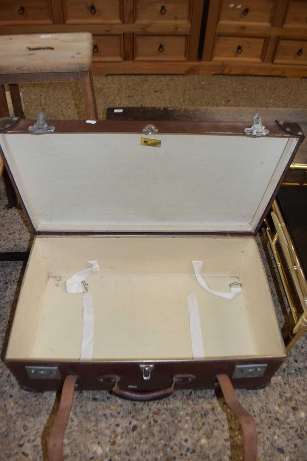 Lot 277 - Vintage suitcase