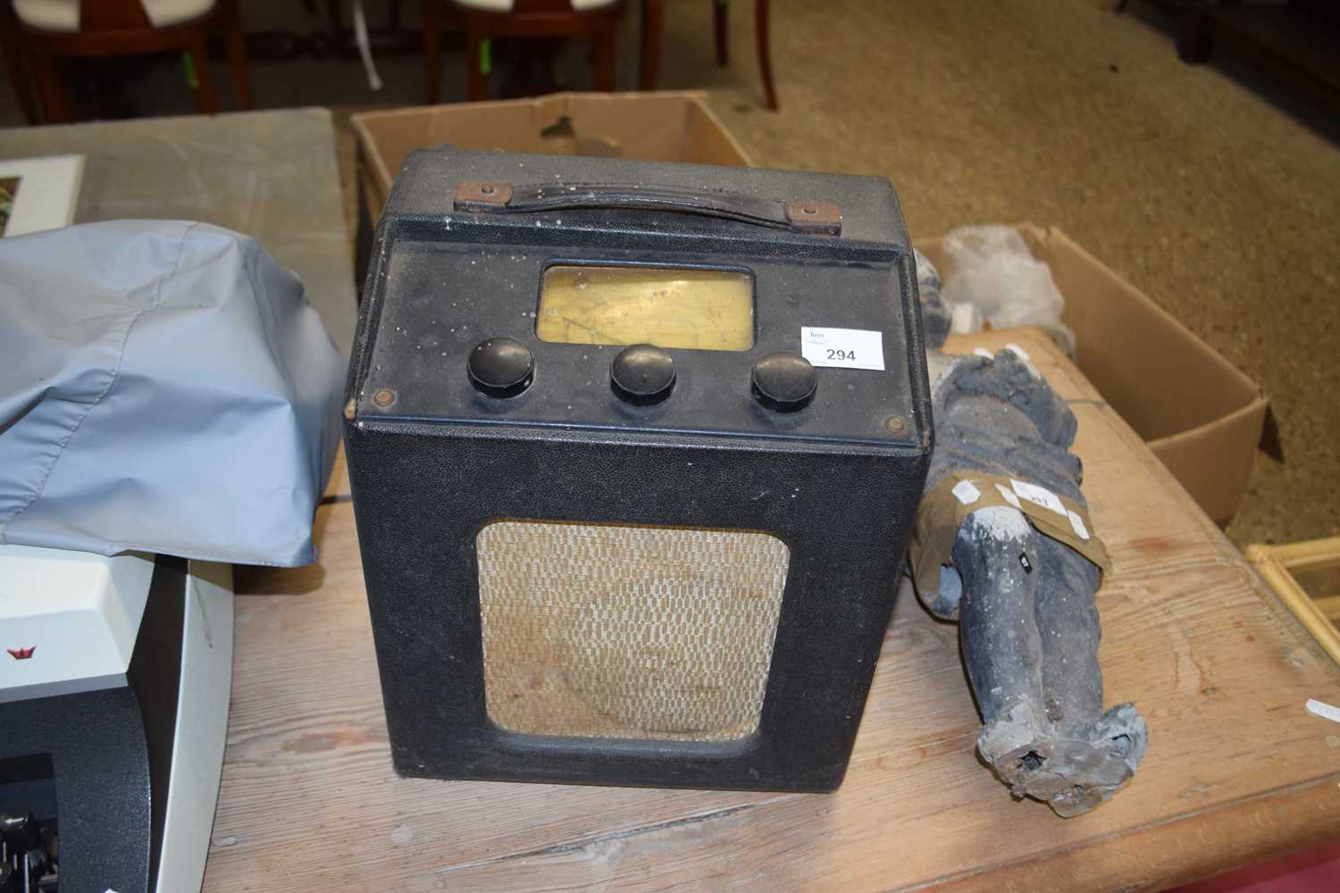 Lot 294 - Vintage Vidor radio