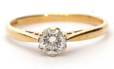 Lot 19 - 18ct gold single stone diamond ring featuring...