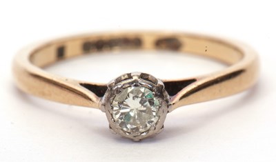 Lot 26 - 9ct gold single stone diamond ring, the round...