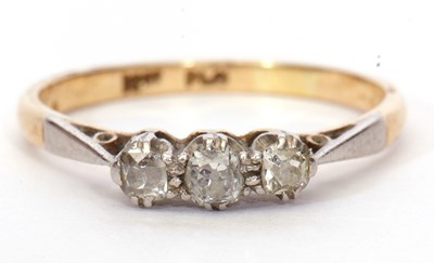 Lot 55 - Three stone diamond ring having three small...