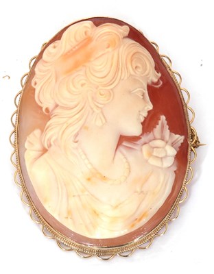 Lot 107 - Large cameo brooch, the carved shell depicting...