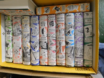 Lot 68 - Box Arthur Ransome, Swallows & Amazons set,...