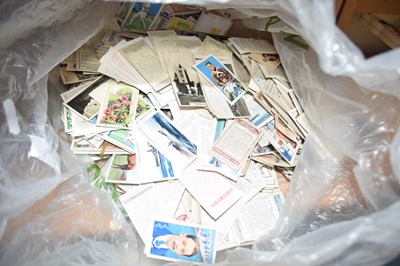 Lot 504 - Large collection of various loose cigarette cards