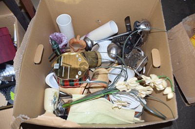 Lot 606 - Large box of various assorted kitchen wares