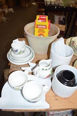 Lot 627 - Mixed Lot: Assorted ceramics to include...