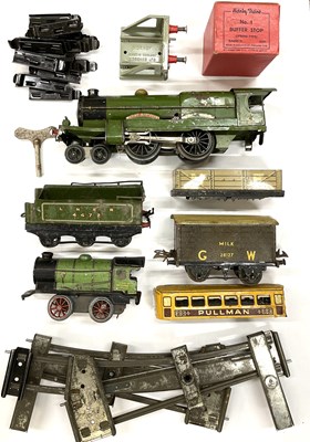 Lot 24 - A mixed lot of 0 gauge tin plate Hornby...