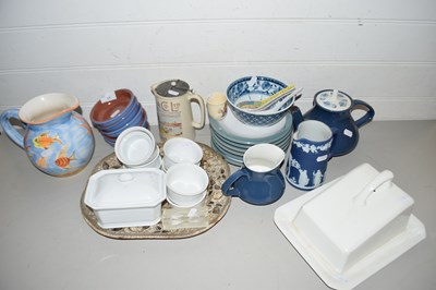 Lot 17 - Mixed Lot: Various assorted modern kitchen...