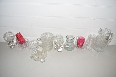 Lot 19 - Mixed Lot: Various assorted glass wares to...