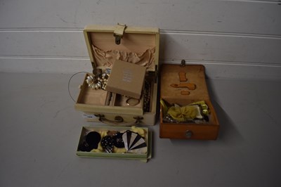 Lot 122 - Mixed Lot: Various assorted costume jewellery