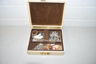 Lot 132 - Case of various assorted costume jewellery